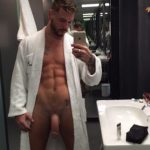 lockerroom-selfie-nude