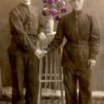 old-photo-soldiers-and-flowers-291×400-1