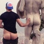 000 hapenis ladz gay-statue