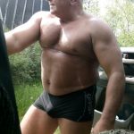 PAPA MUSCLE DADDY POSING BIG BULGE