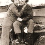 ww2-soldiers-kissing